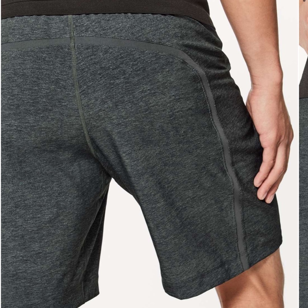 Lululemon Pace Breaker Short 9"  Heathered Gray/Blk Blue Liner Men's Size Medium